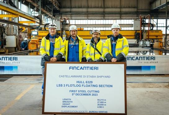 Steel cutting of bow section for third French LSS Emile Bertin